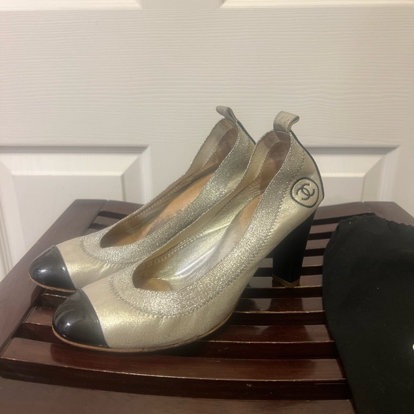 Chanel pumps silver & black size 6US - Picture 10 of 16